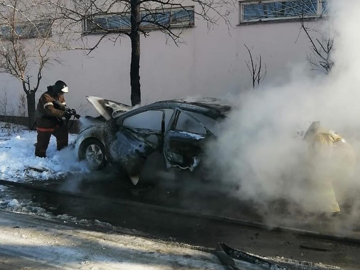 Взрыв автомобиля в Благовещенске мог произойти из-за бензина в салоне -  KP.RU