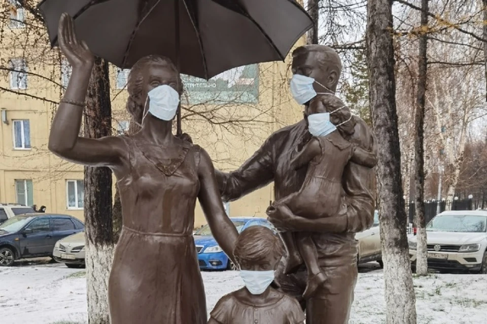 Скульптура "Погода в доме". Фото: Типичный Кемерово/ vk.com