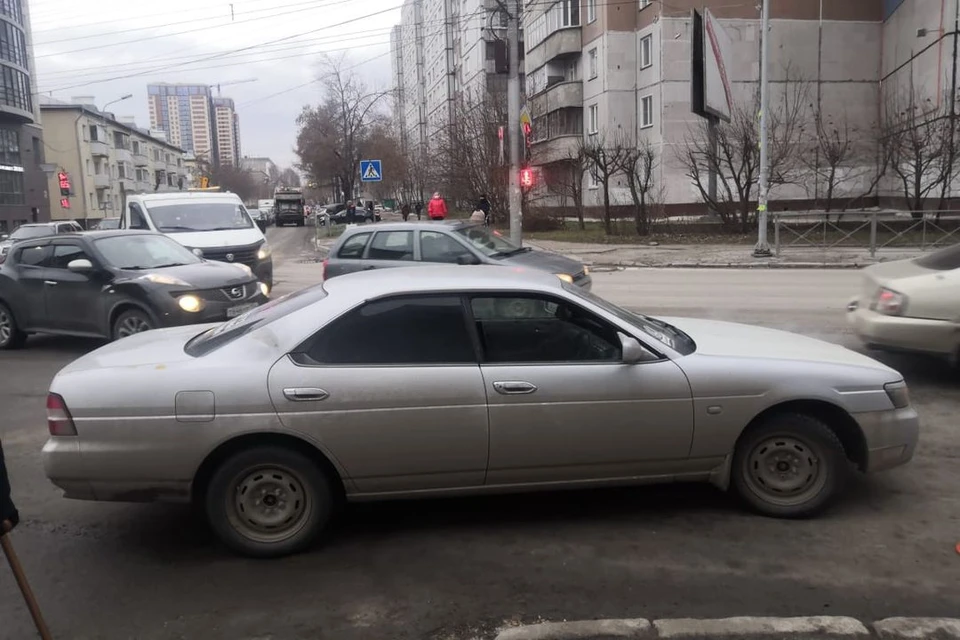 На месте произошедшего работает экипаж ГИБДД. Фото: Госавтоинспекция по Новосибирску