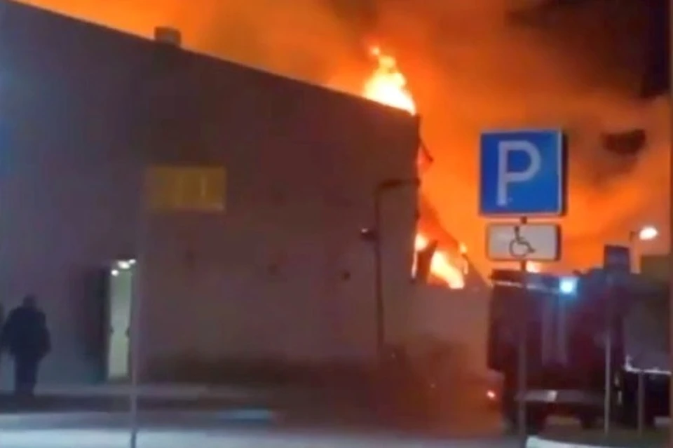 Пожар в ТРЦ «М5 Молл» в Рязани удалось локализовать. Фото: RZN LIFE l НОВОСТИ l РЯЗАНЬ.