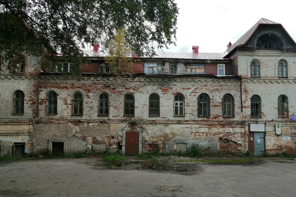 Дом находится по улице Спасской, 10а.