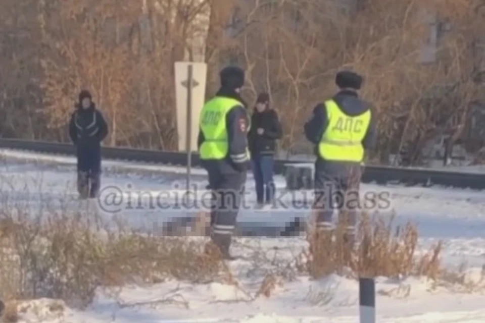 Молодой кемеровчанин попал под колеса поезда. ФОТО: кадр видео vk/com, "Инцидент Кузбасс"