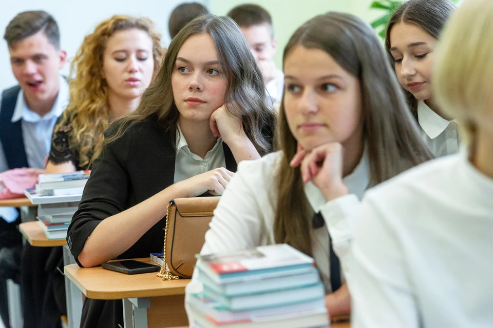 Московские старшеклассники будут учиться дистанционно еще две недели - до 6 декабря.