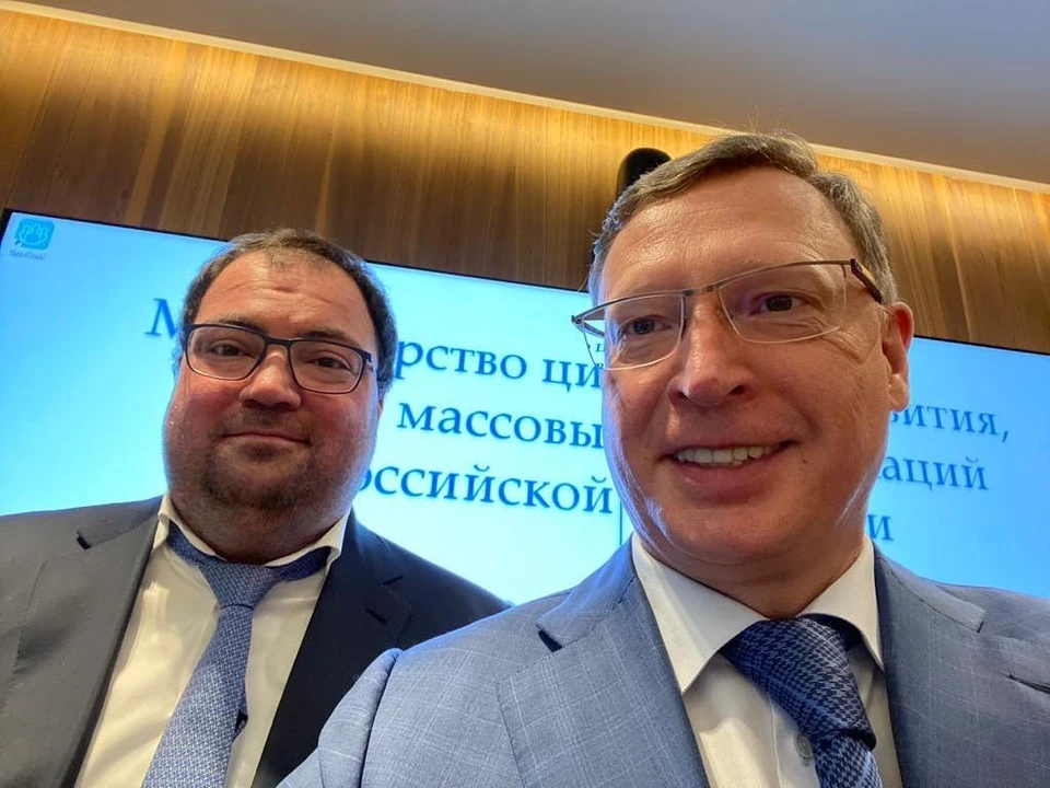 Александр Бурков сделал селфи с министром.