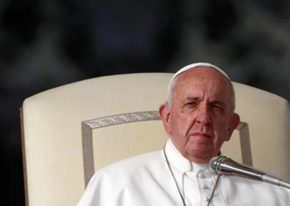 Ватикан начал расследование из-за лайка папы римского под откровенное фото модели в Instagram