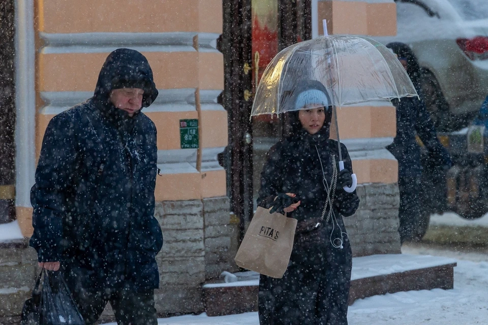 Во второй половине дня в субботу и в воскресенье возможно пойдет небольшой снег.