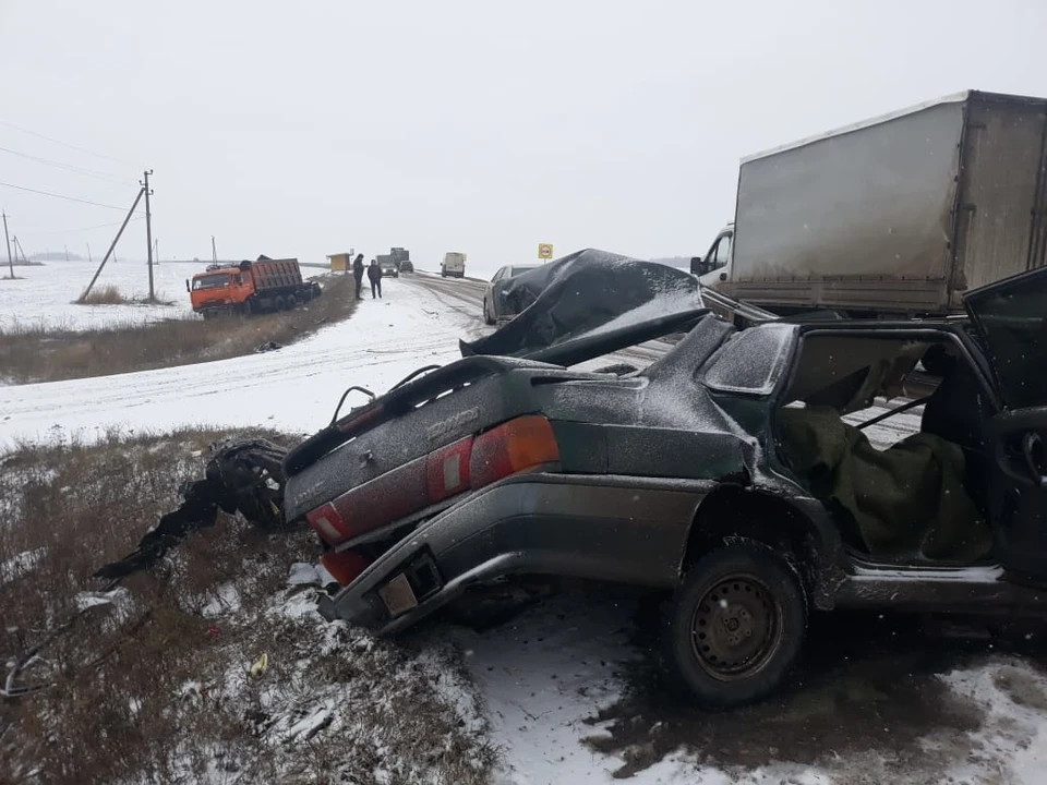 Водитель "ВАЗа" погиб на месте аварии