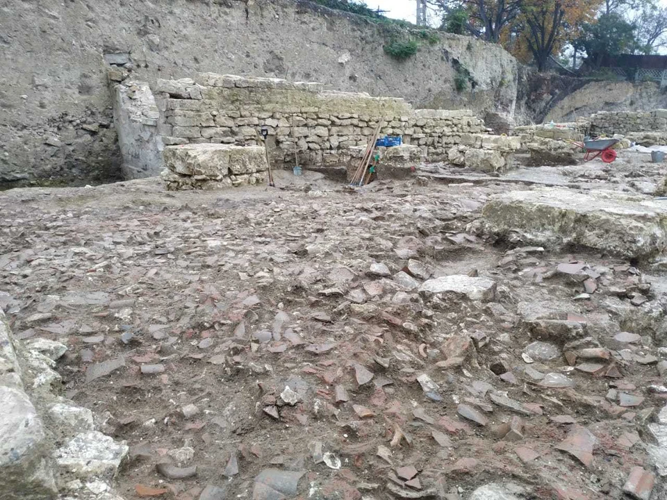 На месте строительства культурного кластера обнаружили фрагменты античной керамики
