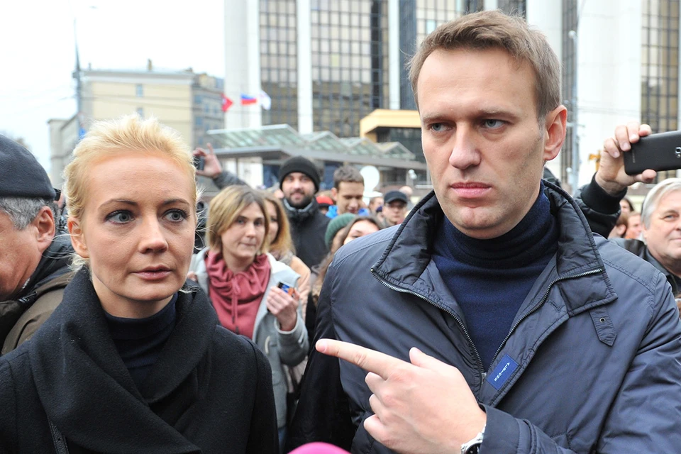 Алексей и Юлия Навальные на митинге в Москве, 2013 г.