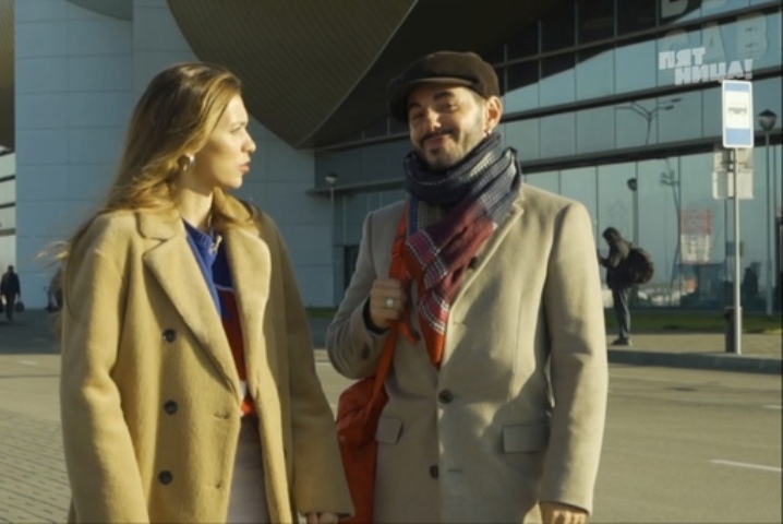 В аэропорту Регина и Тимур разыграли, у кого будет "золотая карта".