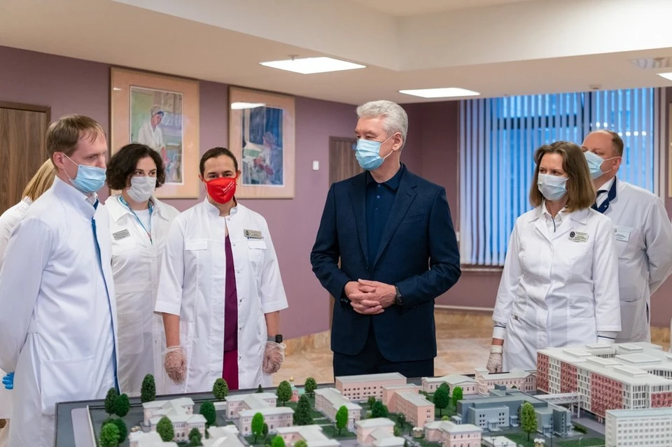 Московский мэр Сергей Собянин сообщил, что пока система здравоохранения города справляется с пандемией, но ситуация остается напряженной.