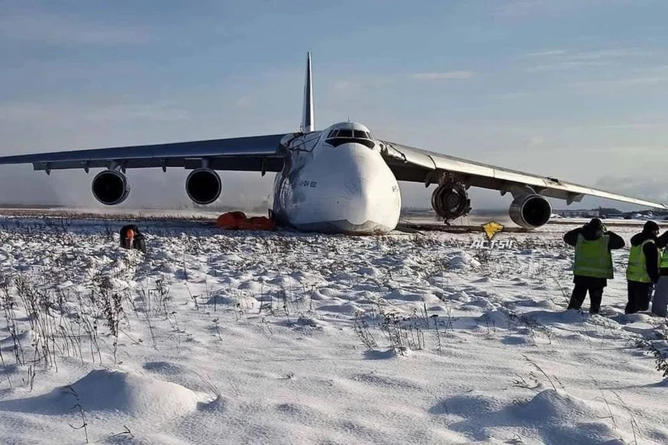 АН-124 совершил жесткую посадку в Новосибирске. Фото: «АСТ-54»