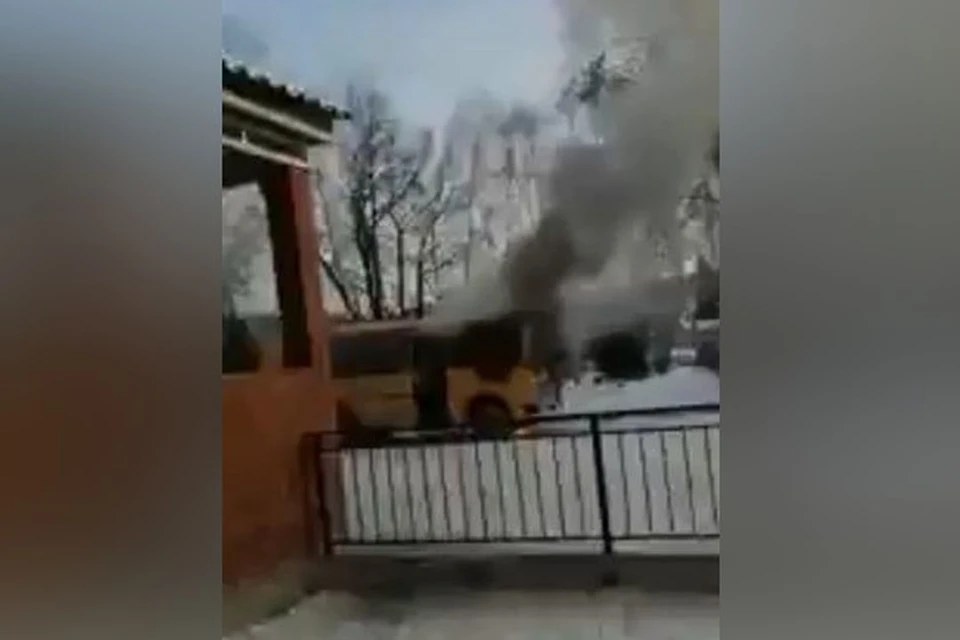 Под Новосибирском вспыхнул школьный автобус. Фото: "Инцидент Новосибирск"