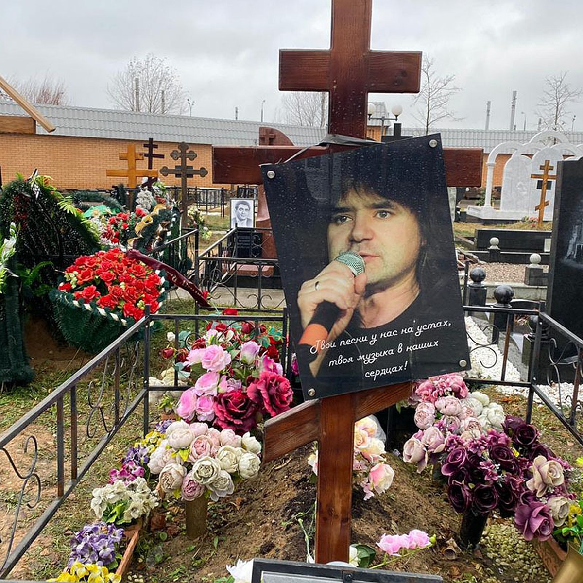 Причина смерти жены певца жеки. Осин могила Троекуровское кладбище.