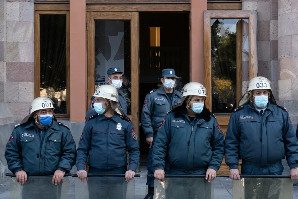 В Ереване начались задержания на акции противников Пашиняна