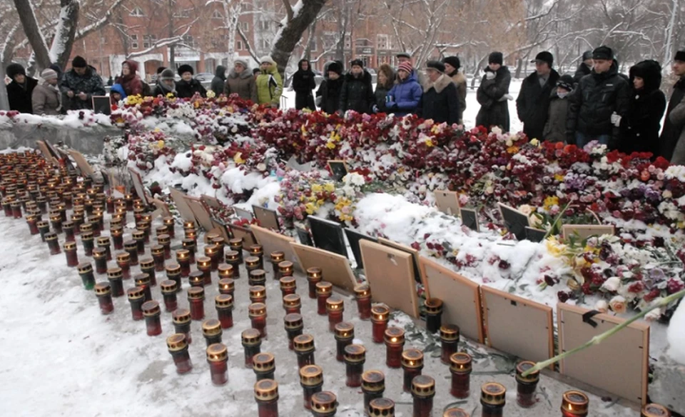 5 декабря возложить цветы к памятнику в Сквере уральских добровольцев придут родственники и друзья погибших.