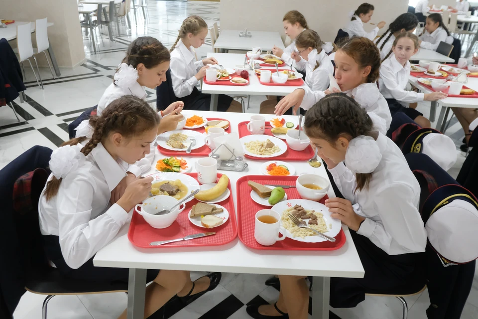 Определена стоимость питания учащихся петербургских школ на 2021 год