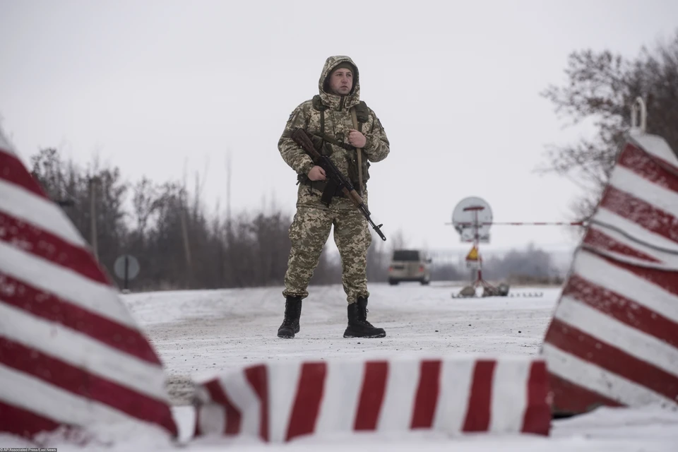 С территории Украины трое неизвестных в масках пытались проникнуть на территорию России с автоматическим оружием в руках.