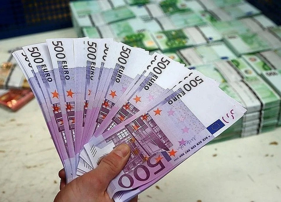 Курс евро опустился ниже 90 рублей на Мосбирже