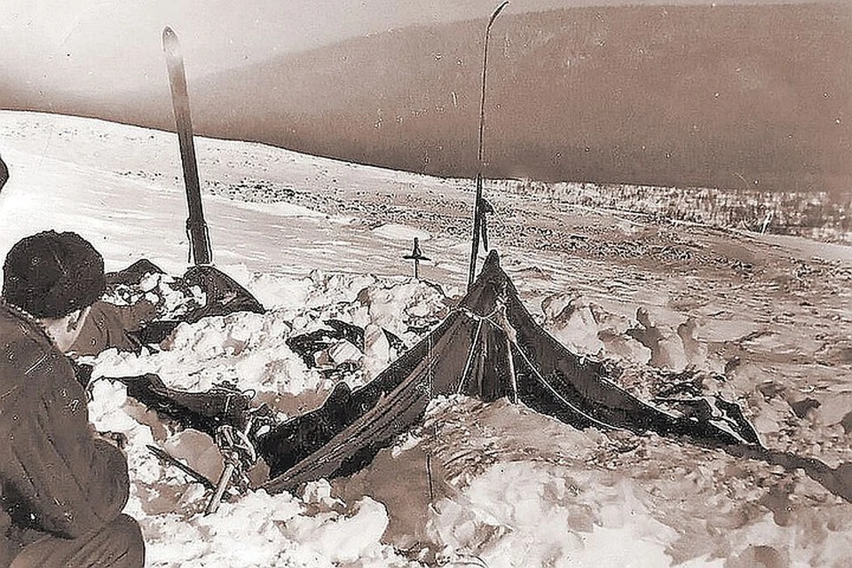 Зимой 1959 года в горы Северного Урала отправилась группа туристов под руководством пятикурсника УПИ Игоря Дятлова