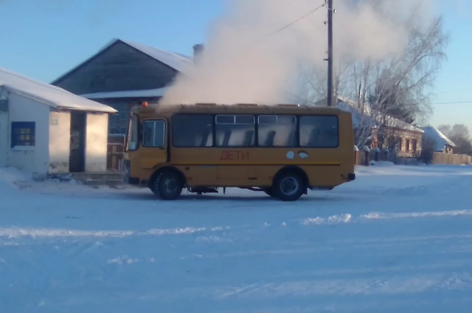 Автобус загорелся, добравшись до конечной остановки. Фото: Александр Борискин.