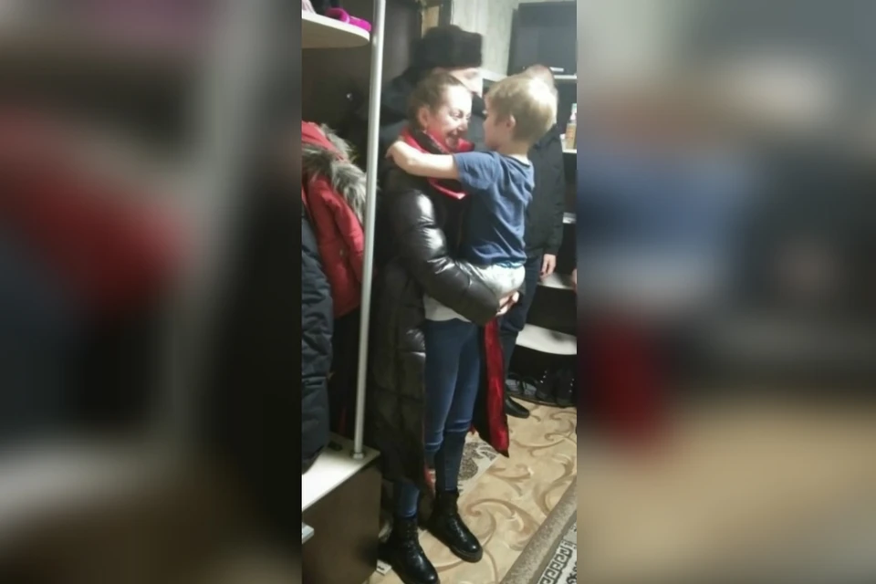 Украл двух мальчиков. Мальчик похитил мальчика. Мальчик которые варовал и сваровал крассовки. Похищение мальчика в Сегеже.