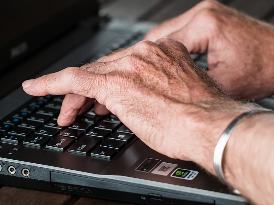 Пожилым астраханцам 65+ разрешили не выходить на работу до 31 декабря без медицинских показаний
