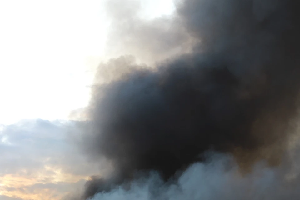 «Один пропал, 11 спаслись»: крупный пожар вспыхнул на угольном разрезе в Хакасии.
