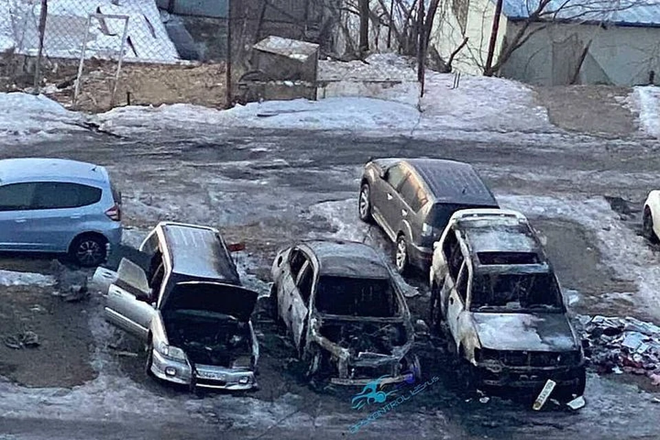 Во Владивостоке загорелись машины на стоянке. Фото: dpskontrol125rus