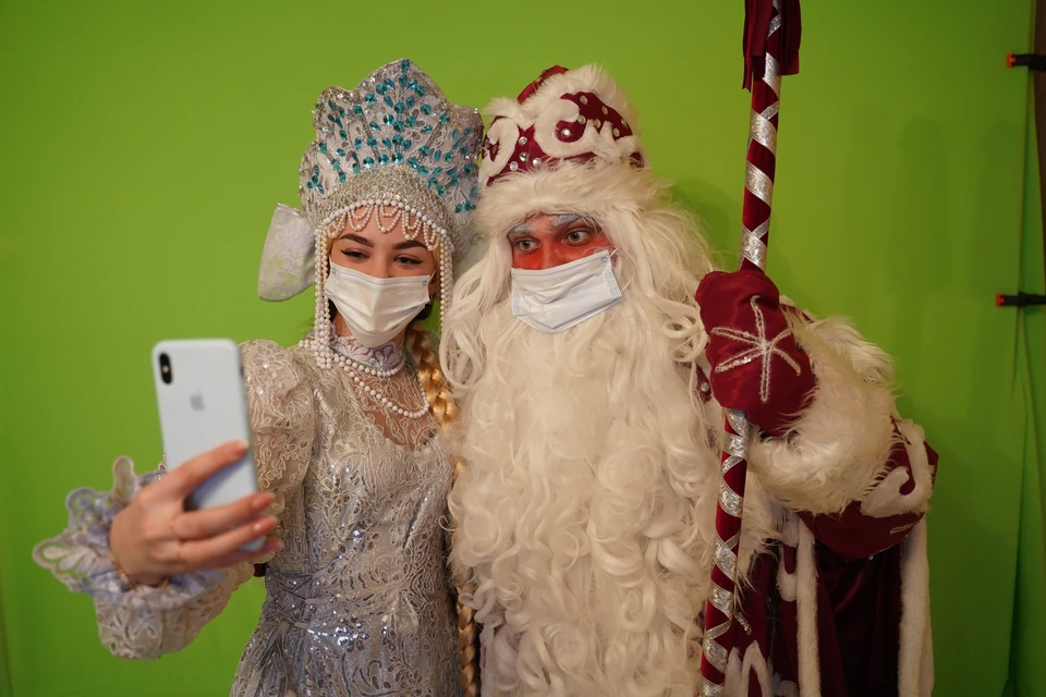В России набирает обороты новая услуга «Дед Мороз с антителами на коронавирус»
