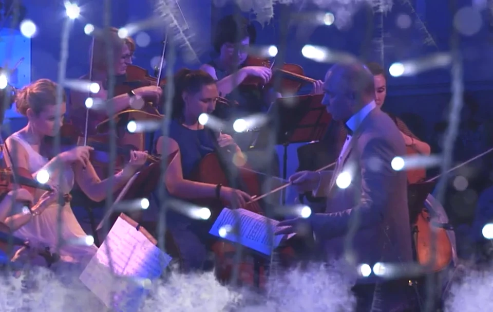 Филармония уже погружается в новогоднюю атмосферу. Фото: скриншот кадра из видеоролика Тверской филармонии.
