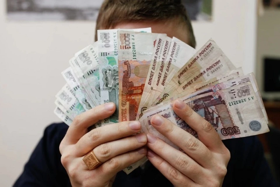 Потерпевший уверяет, что 7 лет платил деньги подозреваемому
