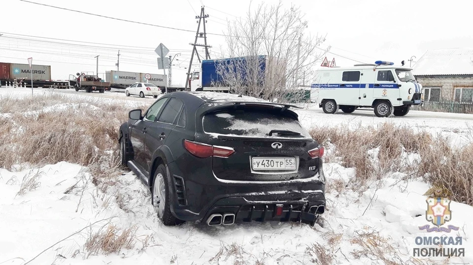 Угонщик отправил авто в кювет, испугался и сбежал. Фото: УМВД России по Омской области