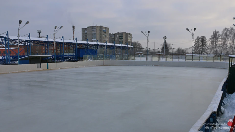 Каток на передовиков массовые. Каток в Котовске. Каток Балтика Калининград. Каток на стадионе Балтика в Калининграде. Городской стадион Энгельс каток.