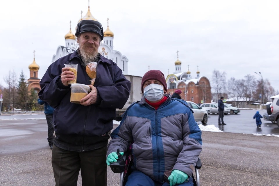 Подопечные проекта "Сытый гражданин" в предвкушении подарков на Новый год.