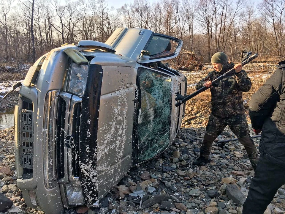 Инспекторы национального парка «Земля леопарда» помогли попашему в аварию водителю на трассе Раздольное-Хасан