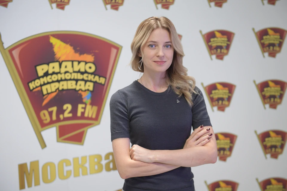 Поклонская в прозрачном платье показала фото с Тарзаном и Королевой