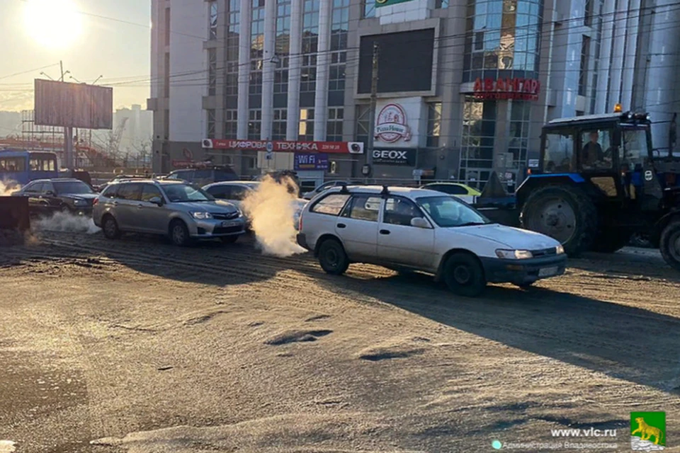 Локализацией наледи занимается тяжелая техника.