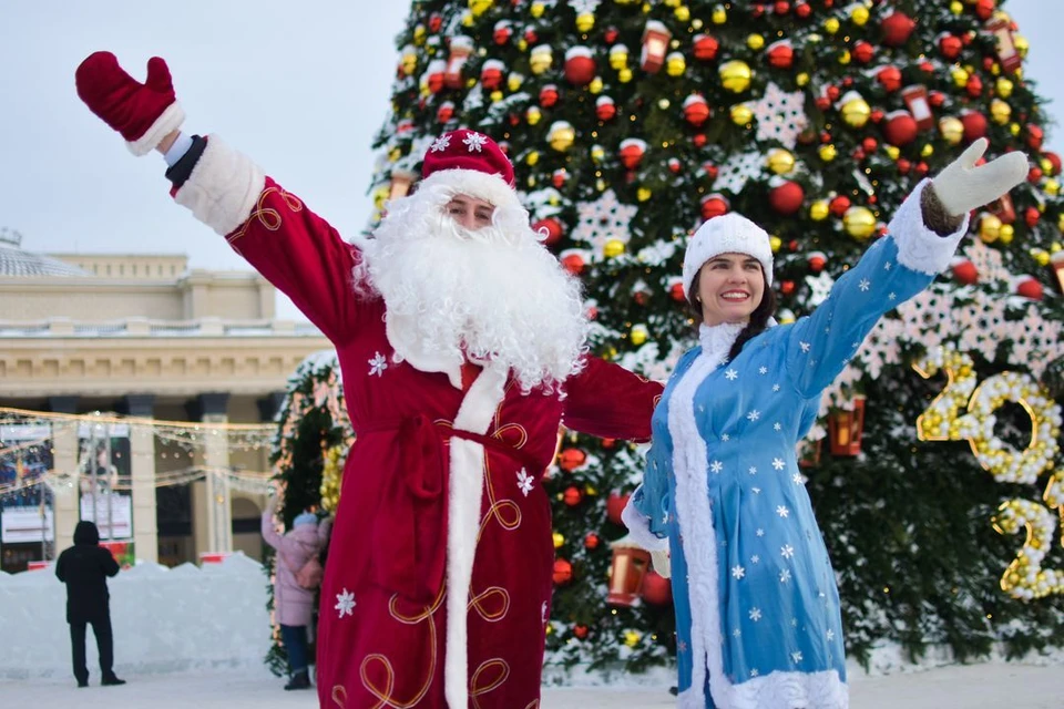 Роль Деда Мороза досталась Вадиму Алексееву, а Снегурочкой стала наш корреспондент Анна Пашагина.