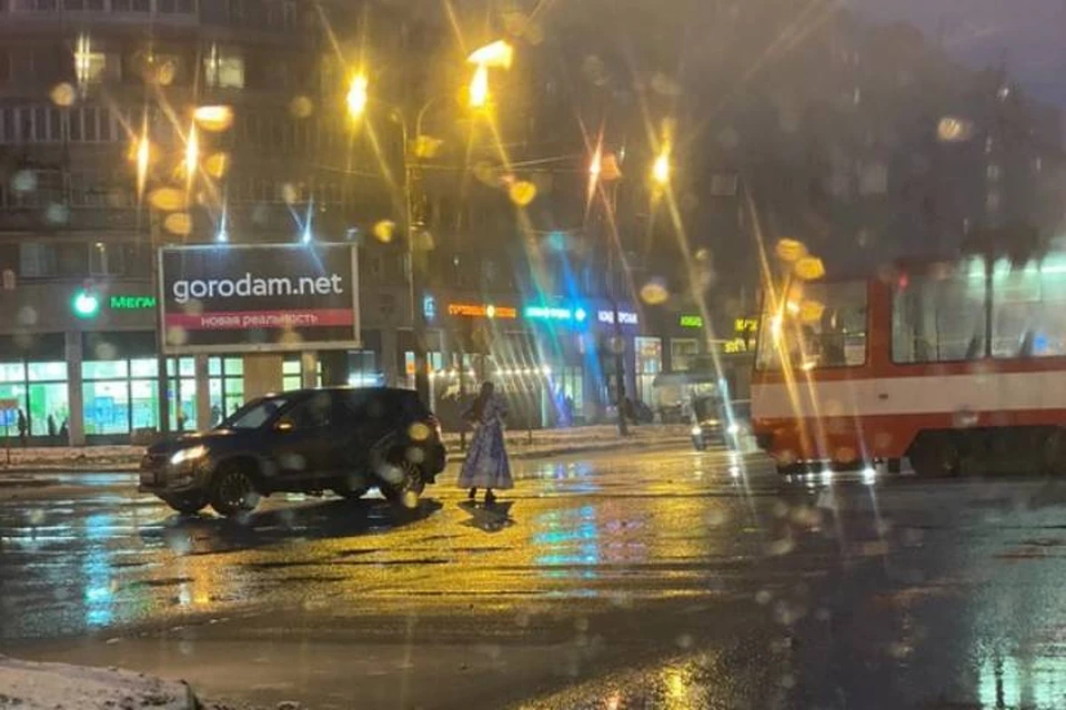 Снегурочка попала в аварию в Купчино
