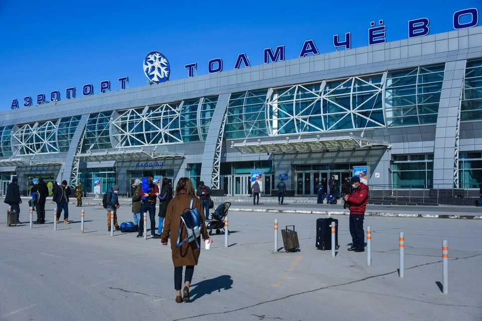 Мужчины уже несколько месяцев не могут улететь.