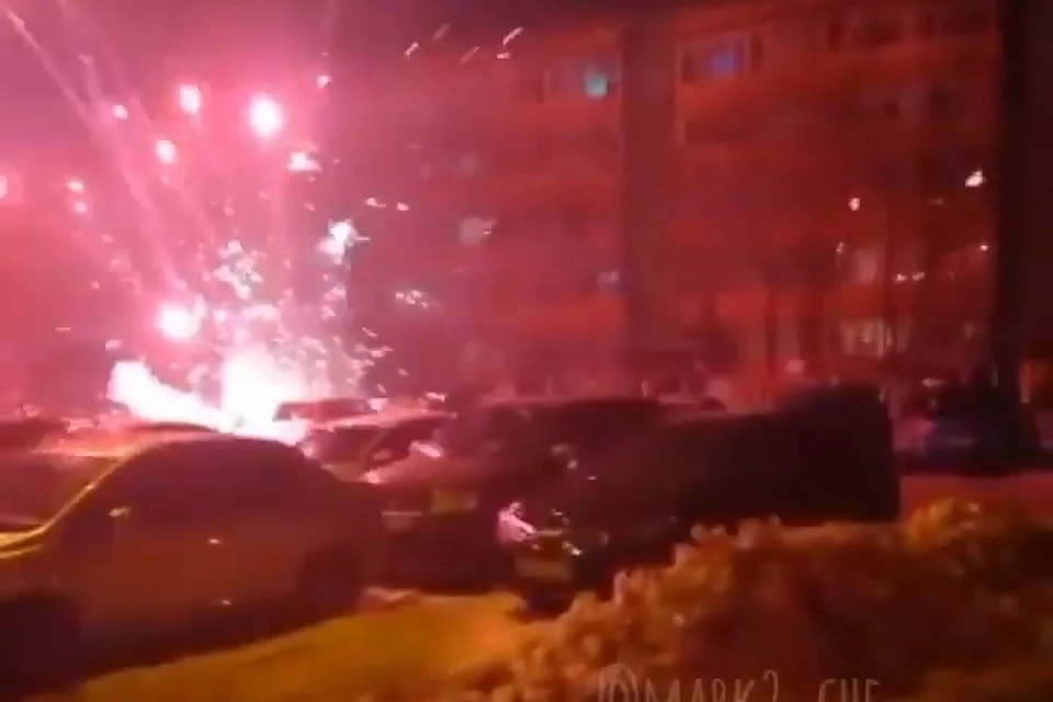 Новогодние фейерверки в Уссурийске повредили автомобили. Скриншот видео: инстаграм-паблик @mark2_che