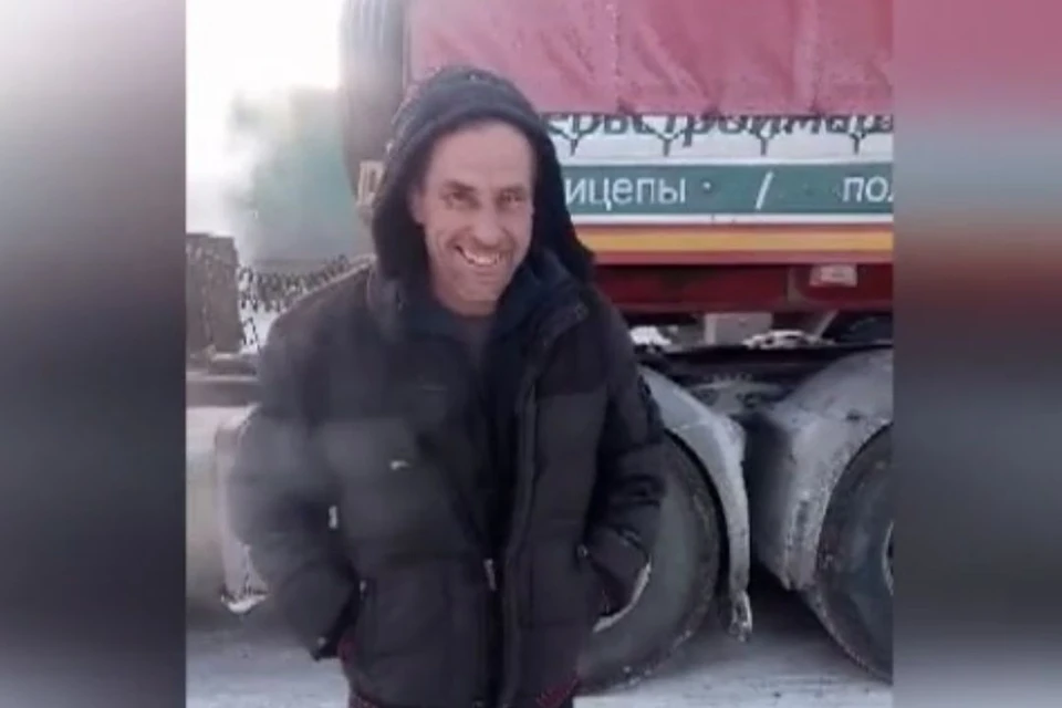 Мужчина просидел в машине на трассе 3 дня. Фото: скриншот из видео ГИБДД Красноярского края.