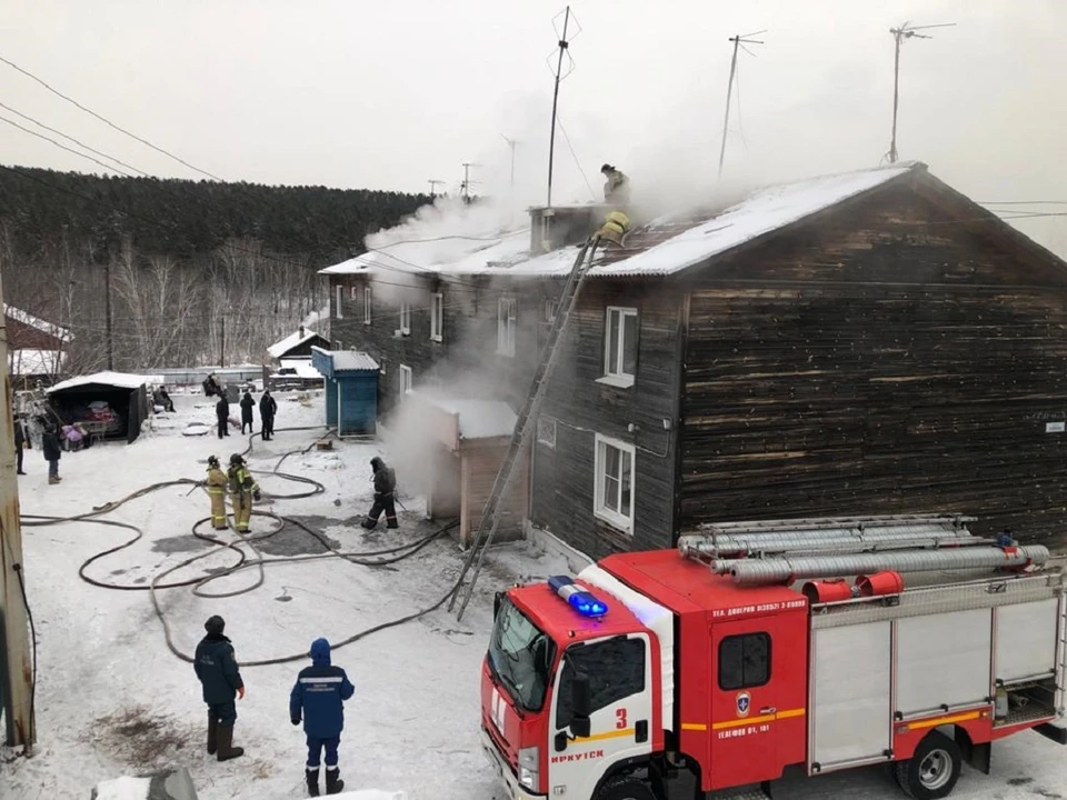 15 человек спасли иркутские пожарные из горящего многоквартирного дома