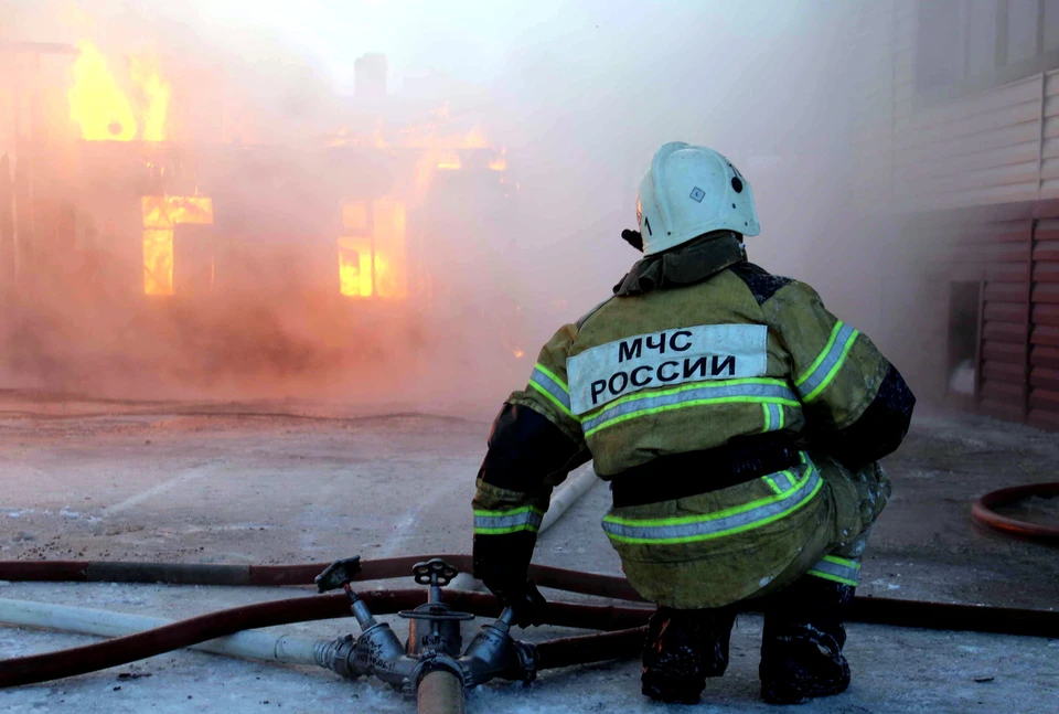 В молчановском магазине огонь бушевал до утра
