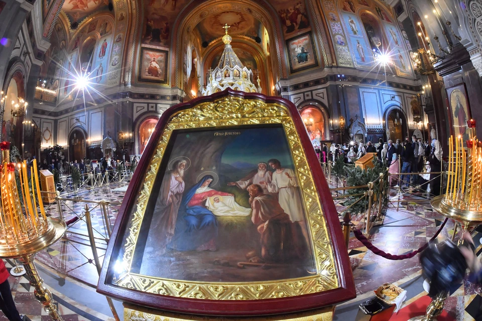 Православные россияне отмечают один из главных праздников – Рождество Христово. Это первое Рождество с начала пандемии коронавируса.
