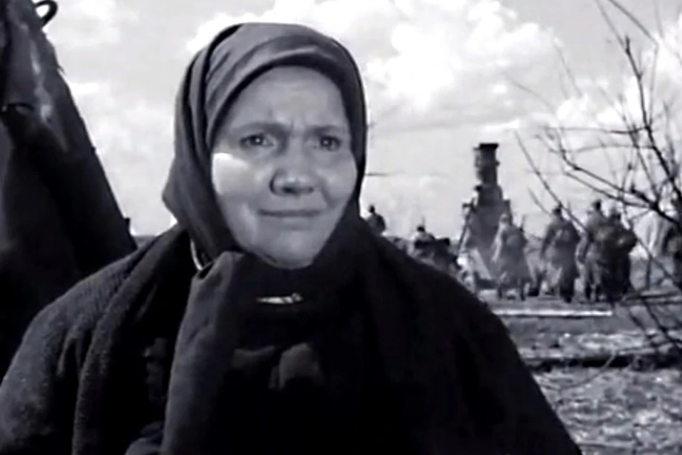 Нина Сазонова в фильме 1961 года «В трудный час»