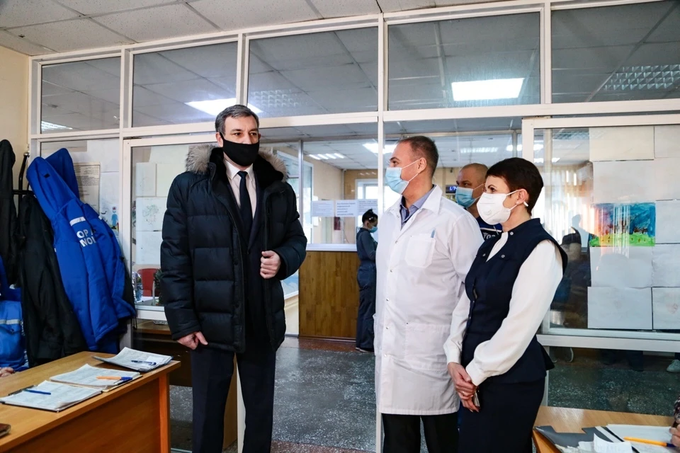 Глава области выразил надежду на то, что следующий год для сотрудников скорой помощи будет легче. Фото: amurobl.ru