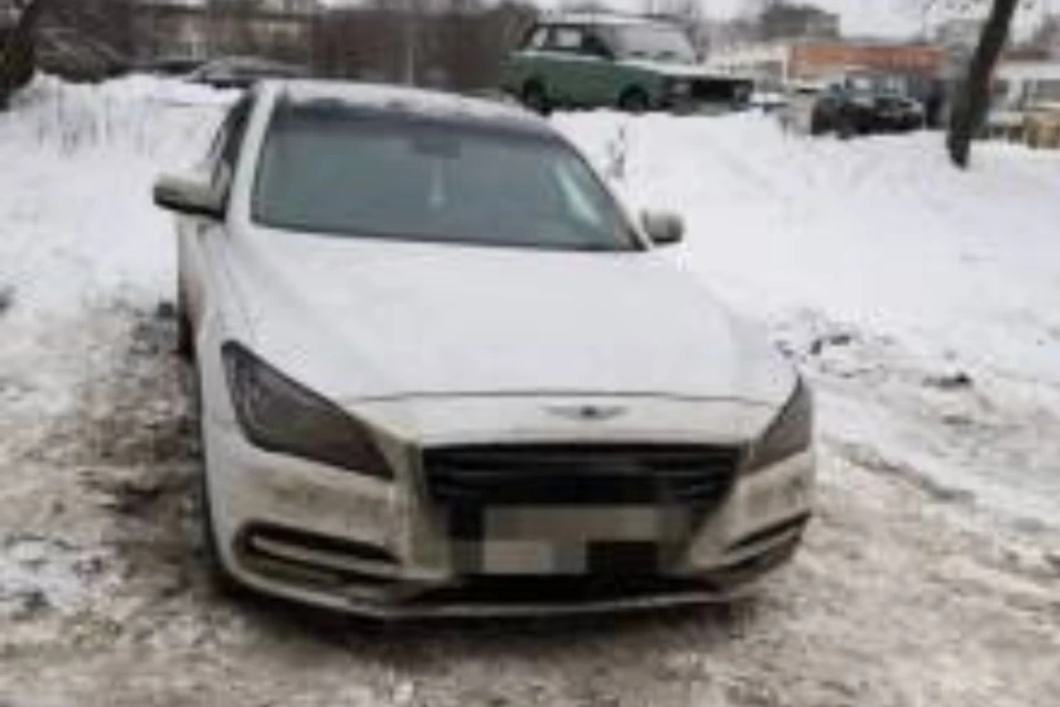 Должник являлся владельцем дорогого люксового автомобиля Genesis G80. Фото: r43.fssp.gov.ru