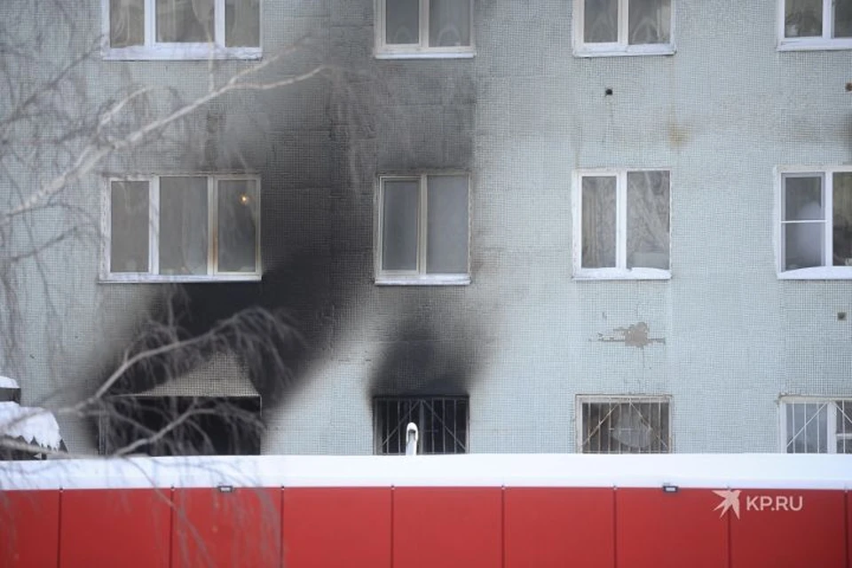 Пожар случился на втором этаже, но погибли также люди на пятом и девятом этаже.